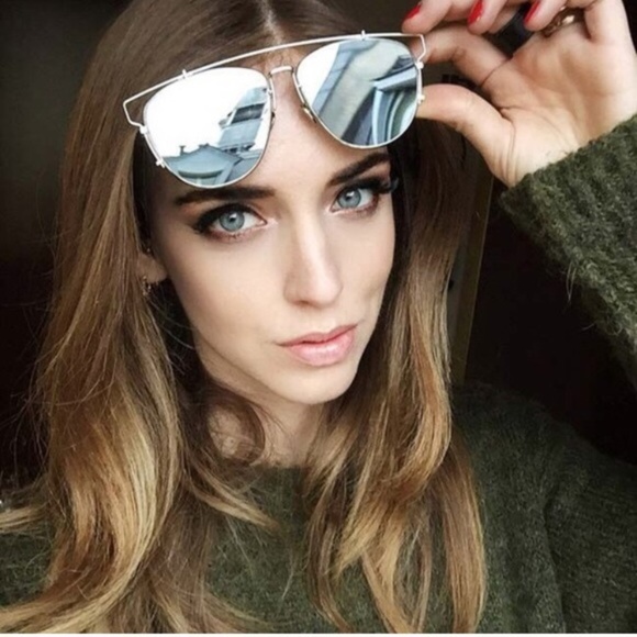 Karis' Kloset Accessories - Accessories | Oversized Silver mirror sunnies